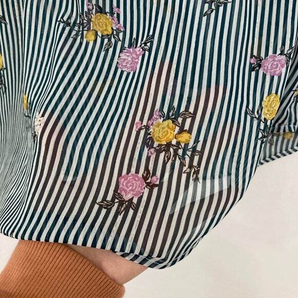 Torrid Harper size 2X Striped Floral Lurex Chiffon V Neck Button Popover Top - Picture 9 of 12